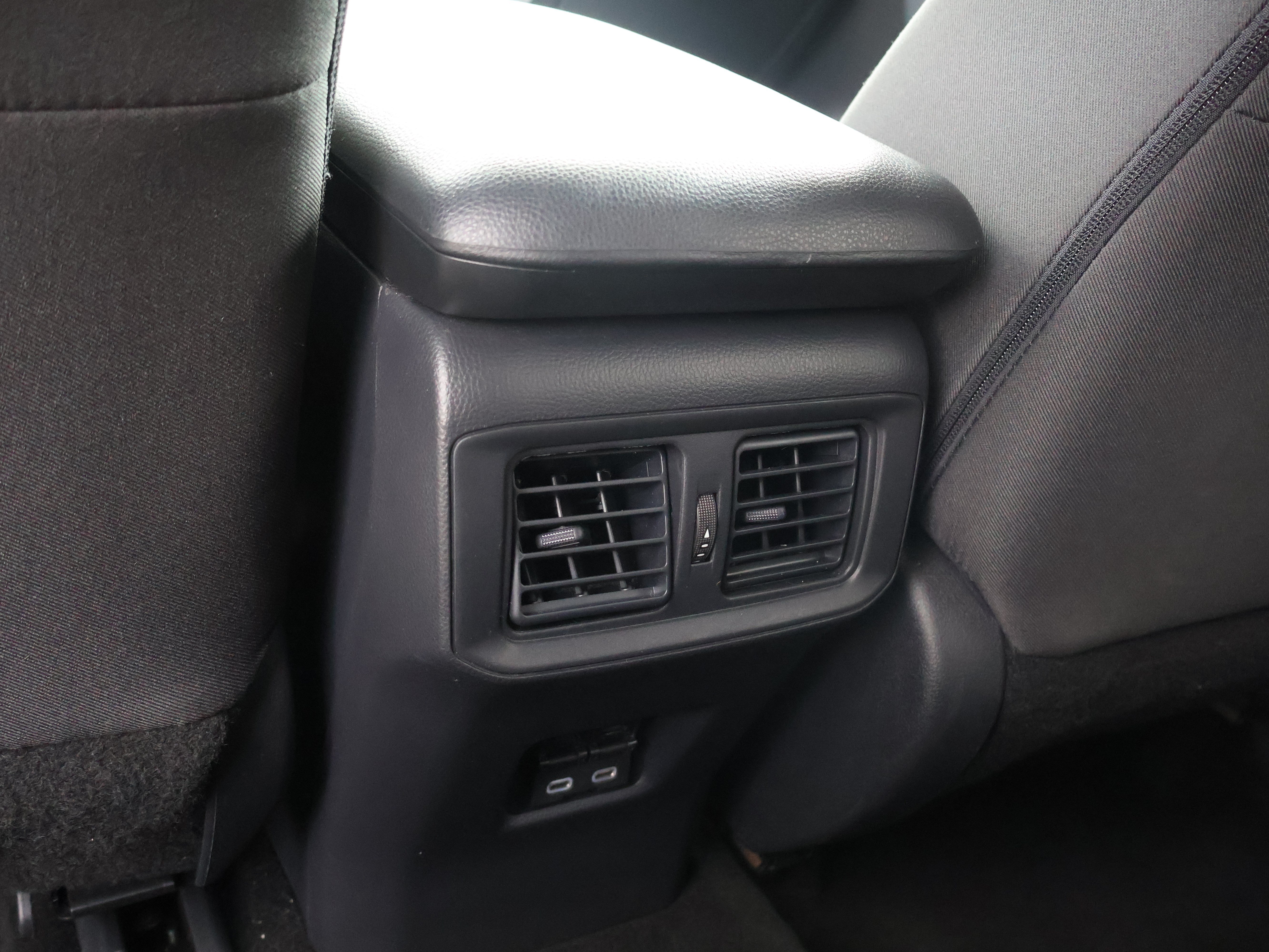 Used 2025 Toyota RAV4 XLE AWD/4WD image 17