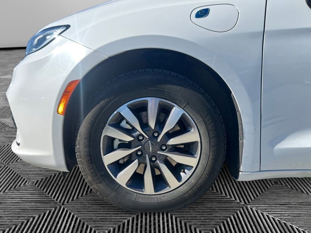 Used 2024 Chrysler Pacifica Select image 35