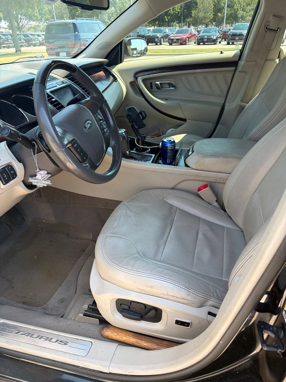 Used 2010 Ford Taurus Limited FWD image 6