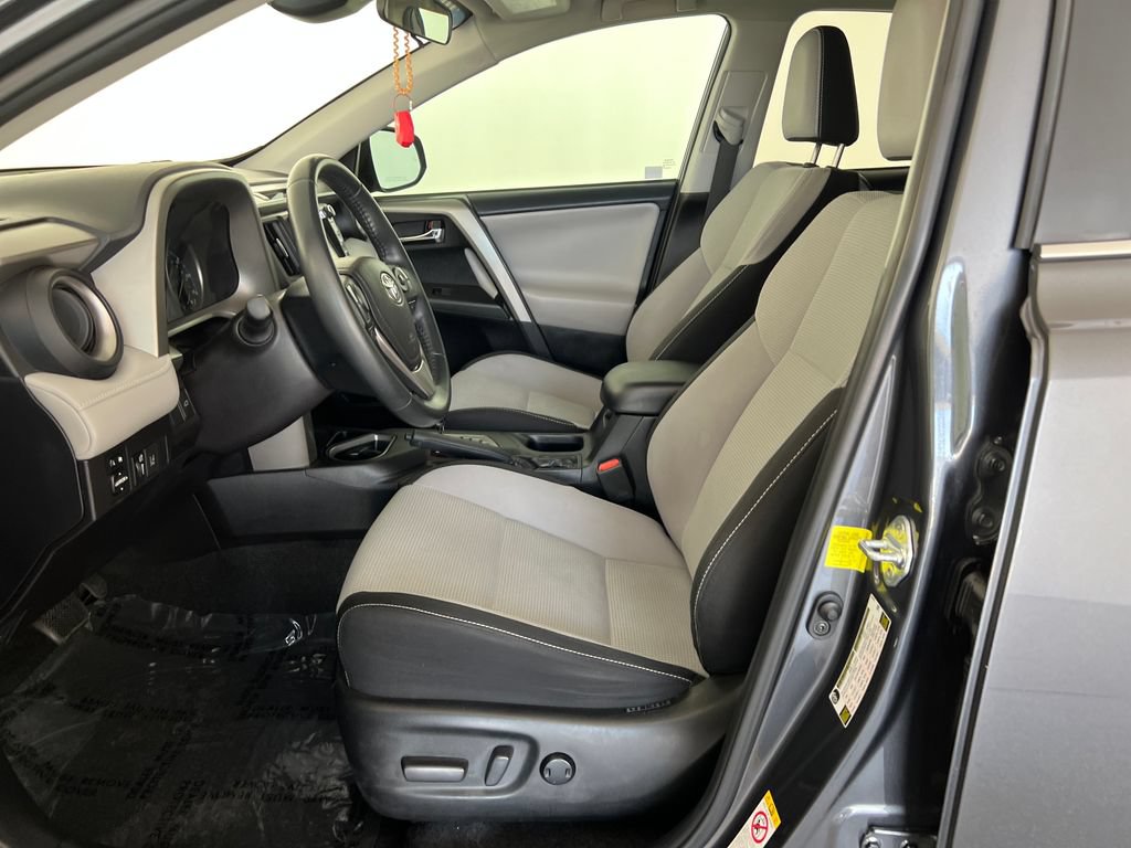 Used 2018 Toyota RAV4 XLE FWD image 11