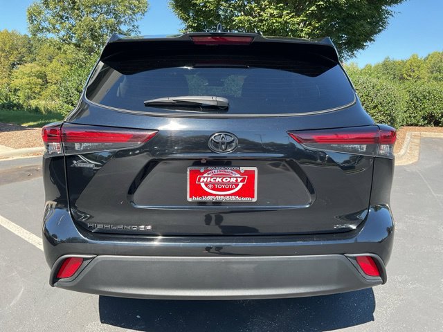 Used 2025 Toyota Highlander XLE FWD image 9