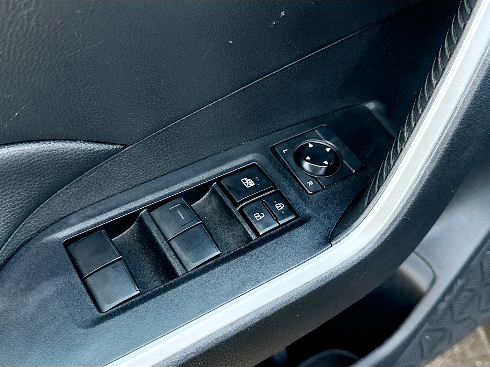 Used 2021 Toyota RAV4 XLE image 8