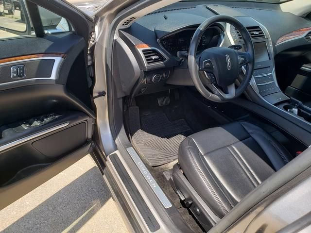 Used 2016 Lincoln MKZ FWD image 10