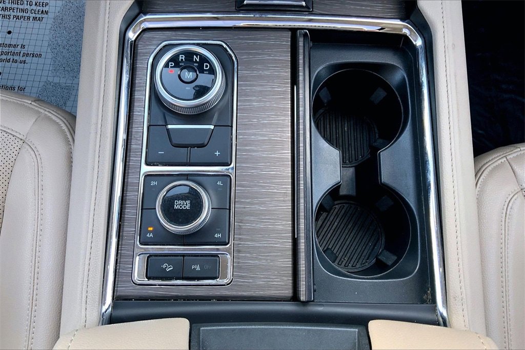Used 2023 Ford Expedition Limited image 16