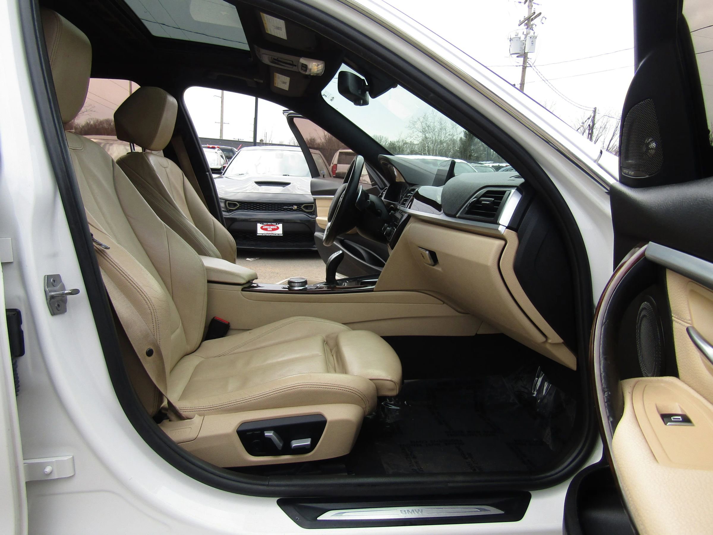 Used 2018 BMW 330i xDrive Sedan w/ Premium Package image 12