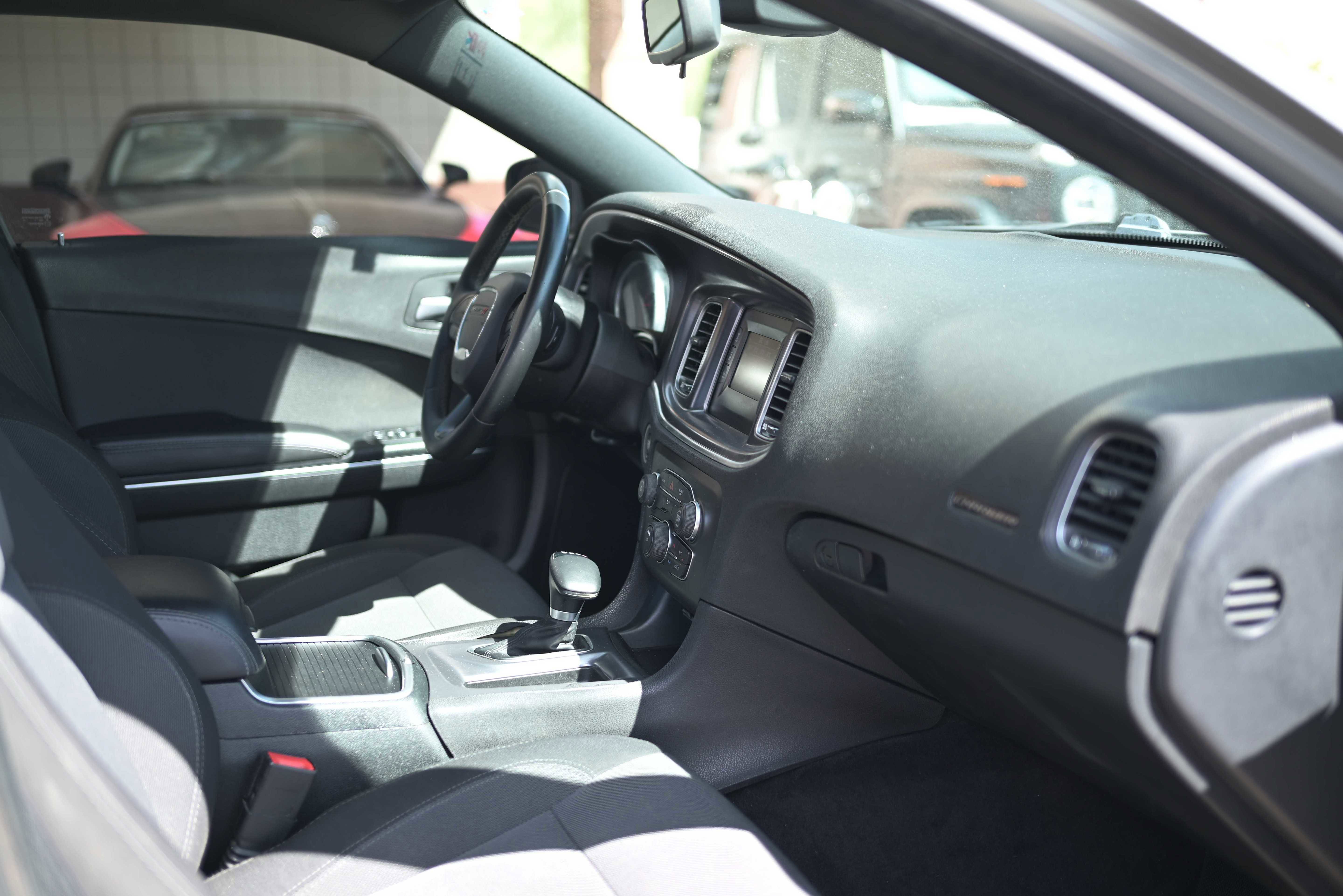 Used 2017 Dodge Charger SE RWD image 12