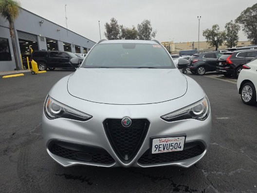 Used 2019 Alfa Romeo Stelvio Ti Sport w/ Quick Order Package 22S Sport AWD/4WD image 2