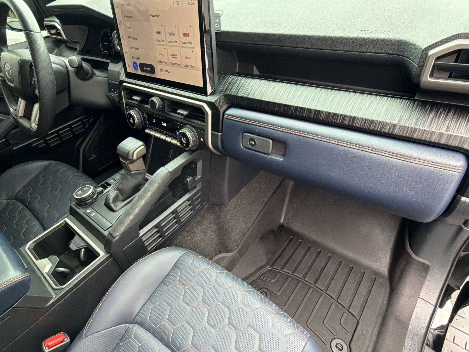 Used 2025 Toyota 4Runner Platinum AWD/4WD image 35