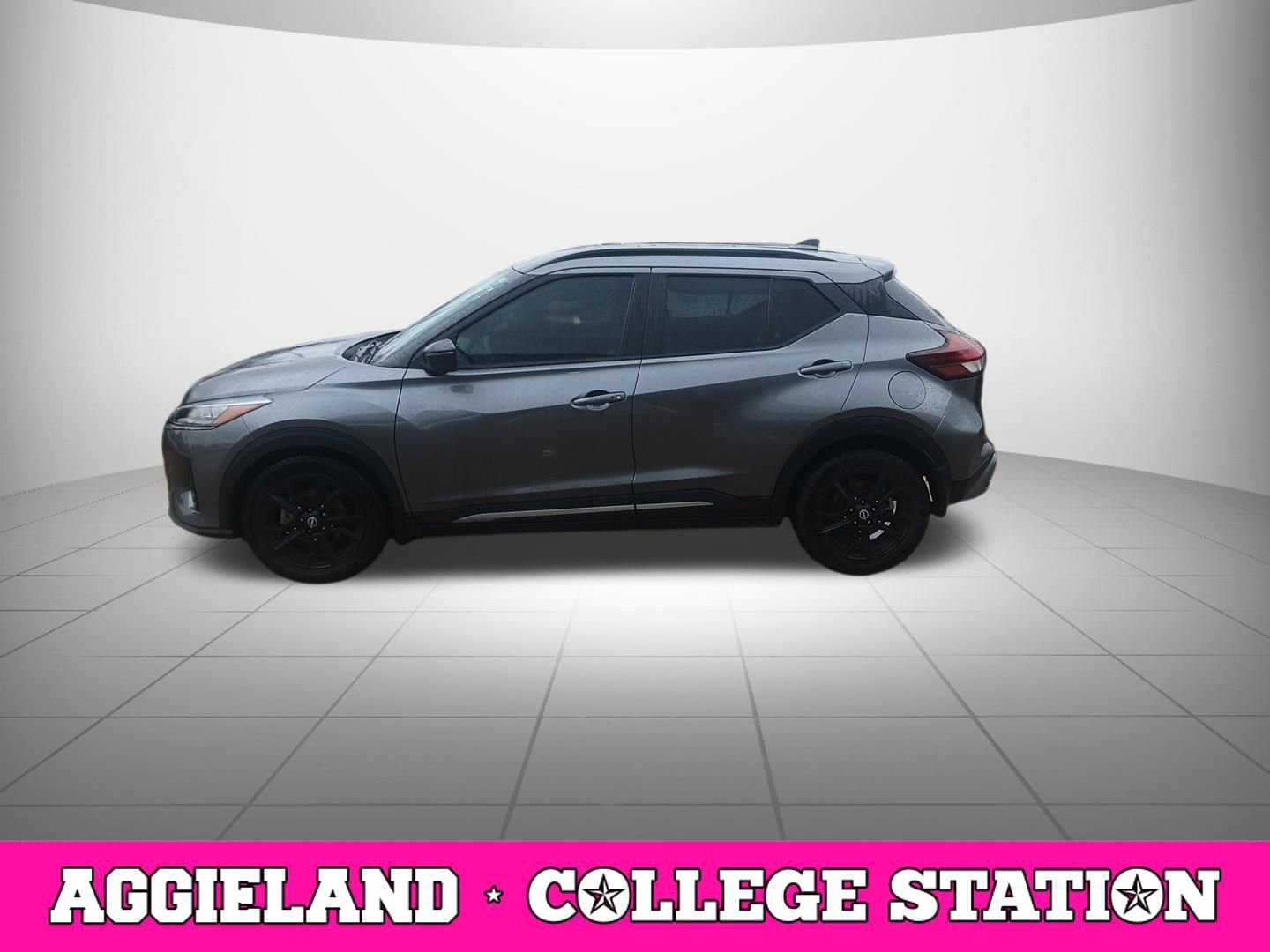 Used 2023 Nissan Kicks SR w/ SR Premium Package FWD image 7