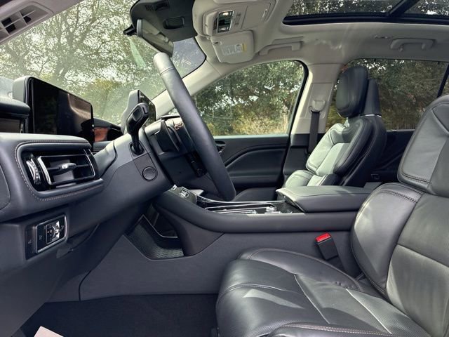 Certified 2025 Lincoln Aviator Reserve w/ Equipment Group 201A image 21