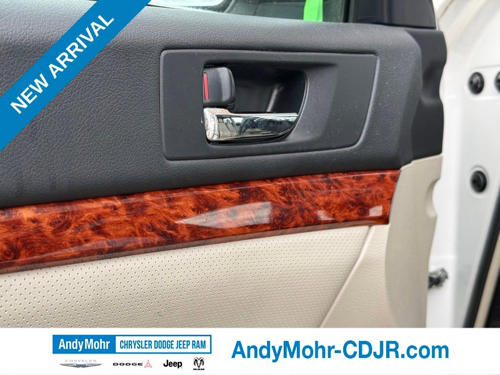 Used 2011 Subaru Outback 2.5i Limited image 3