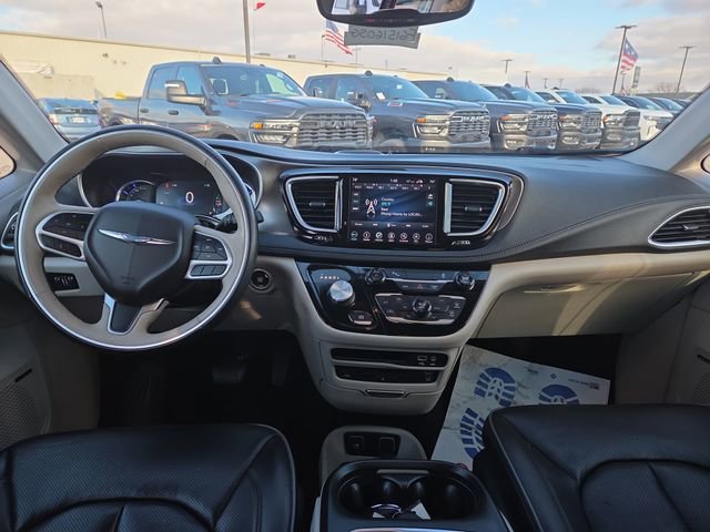 Used 2018 Chrysler Pacifica Limited image 5