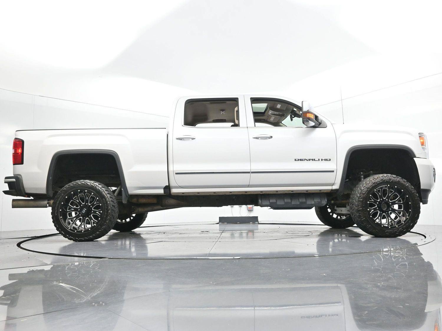 Used 2019 GMC Sierra 2500 Denali w/ Duramax Plus Package AWD/4WD image 51