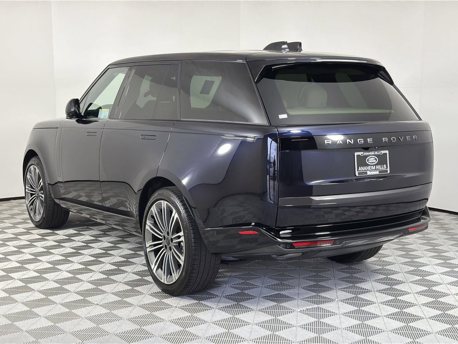 New 2026 Land Rover Range Rover SE image 3