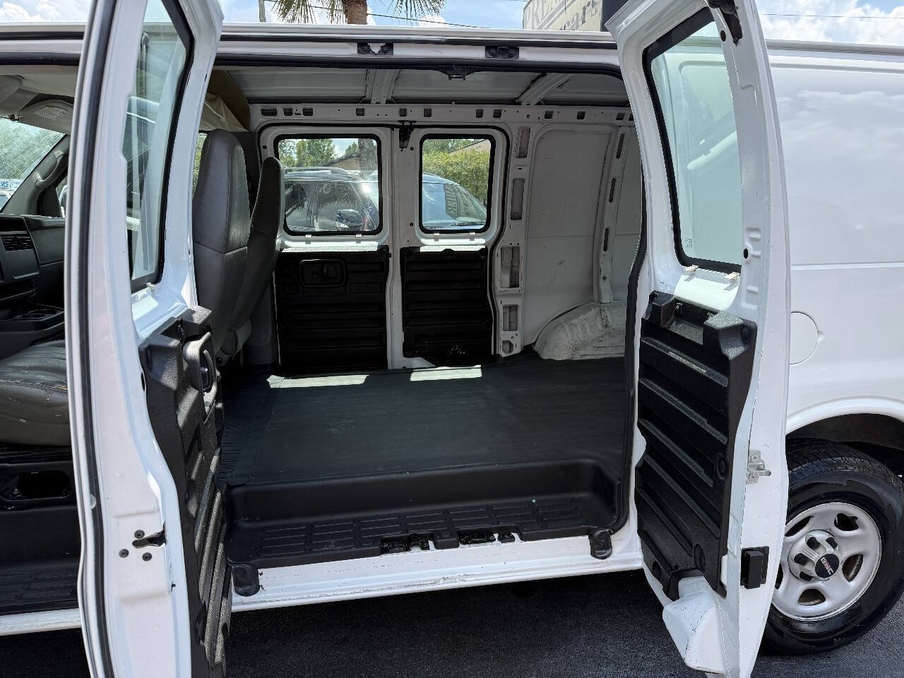 Used 2005 GMC Savana 1500 RWD image 13