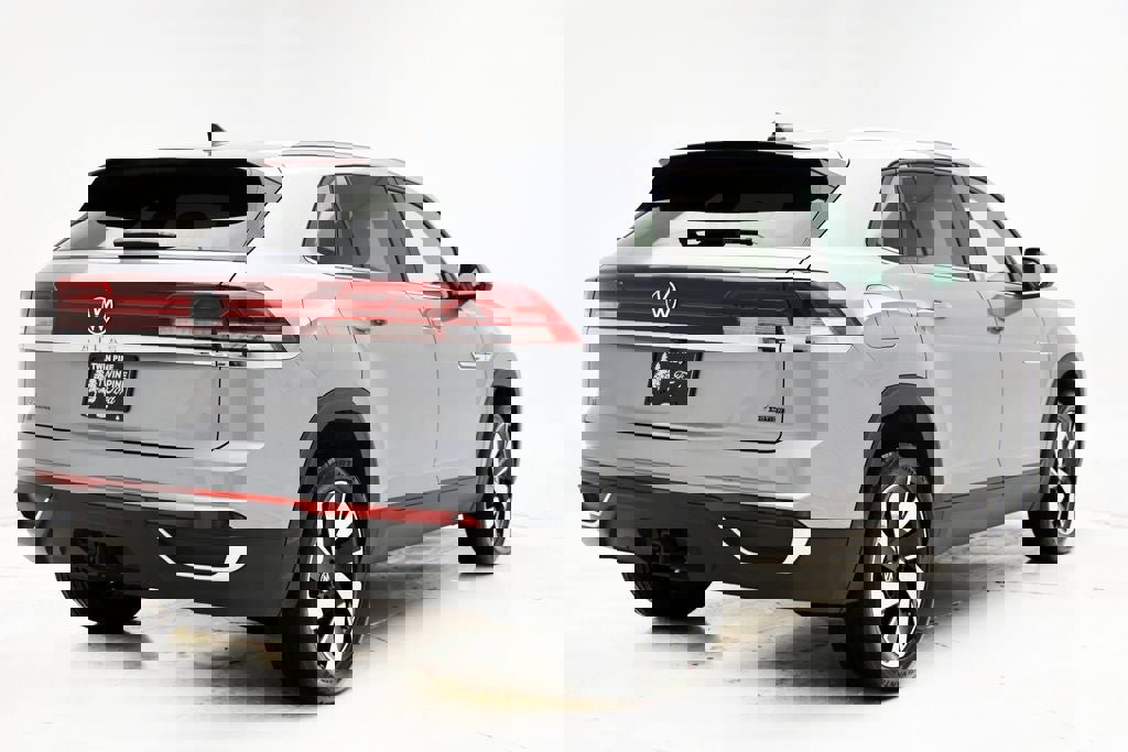 Used 2025 Volkswagen Atlas Cross Sport SE image 9