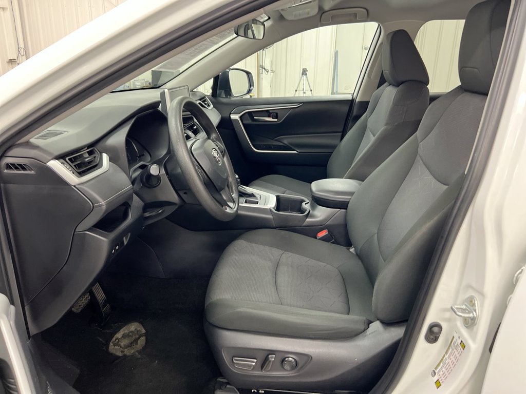 Used 2024 Toyota RAV4 XLE AWD/4WD image 20