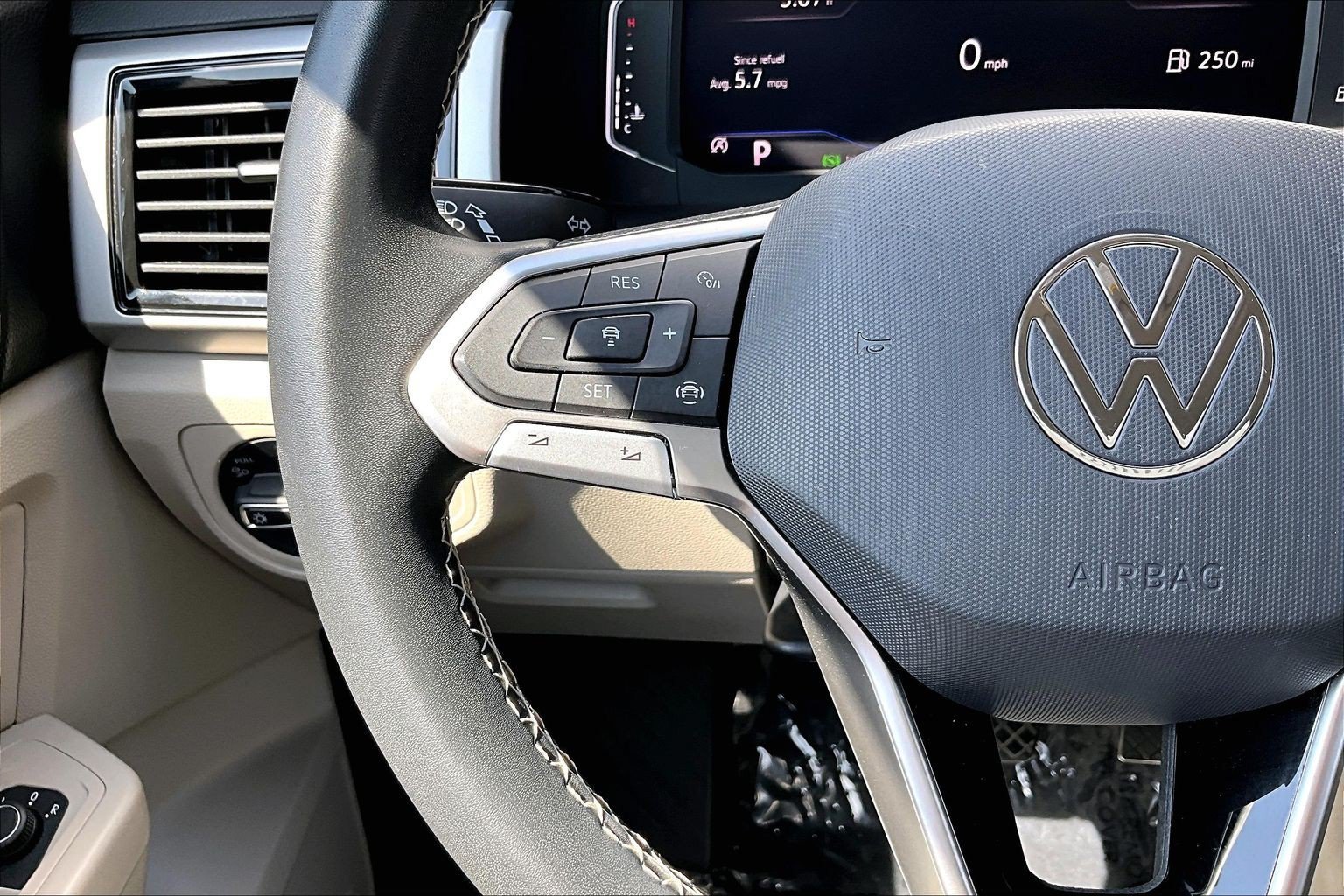 Used 2023 Volkswagen Atlas SE w/ Black Wheel Package AWD/4WD image 16