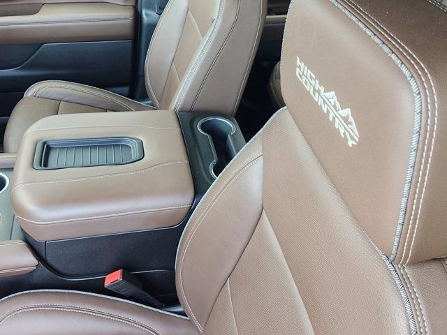 Used 2023 Chevrolet Suburban High Country image 21