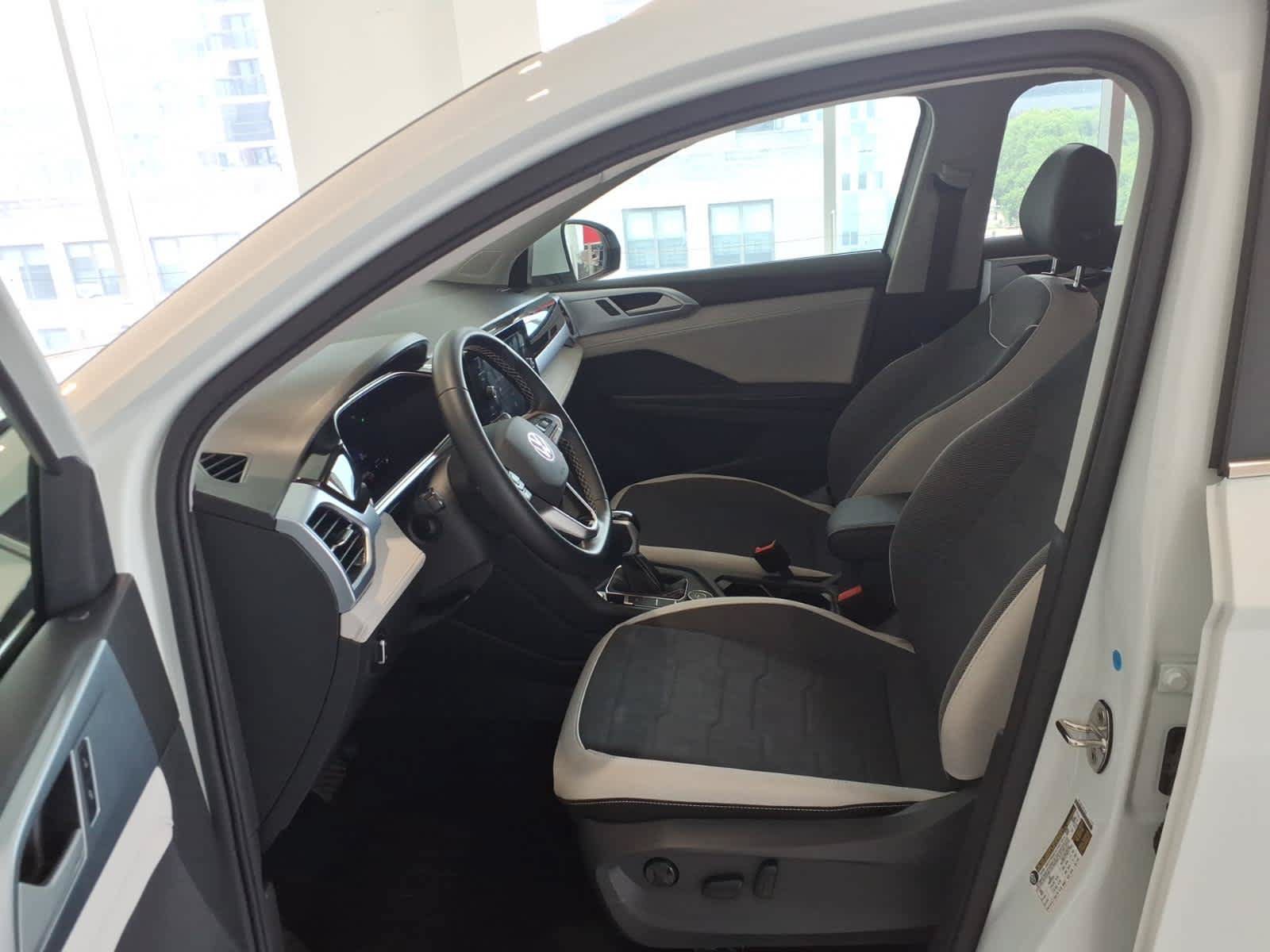 Used 2026 Volkswagen Taos SE AWD/4WD image 14