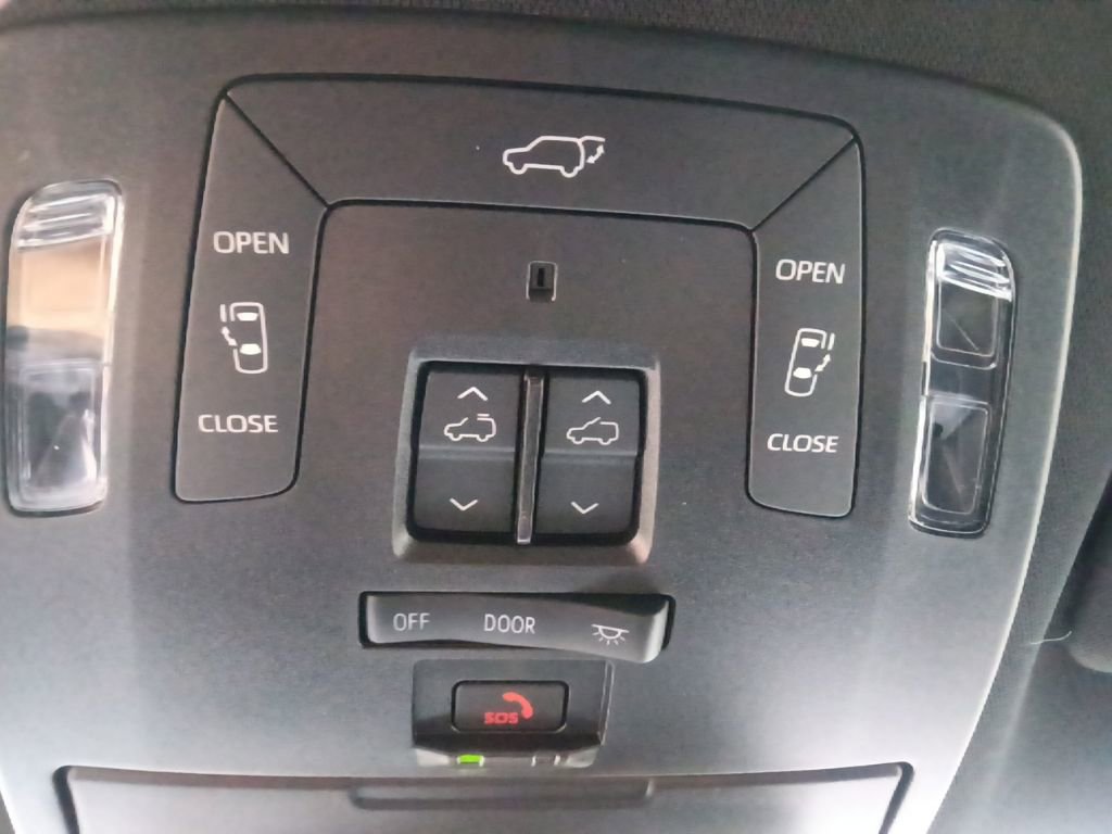 Used 2025 Toyota Sienna Platinum AWD/4WD image 26