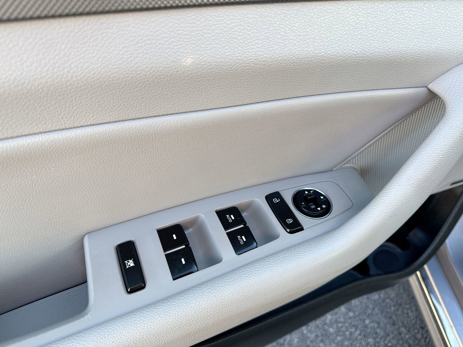 Used 2017 Hyundai Sonata Plug-In Hybrid image 14