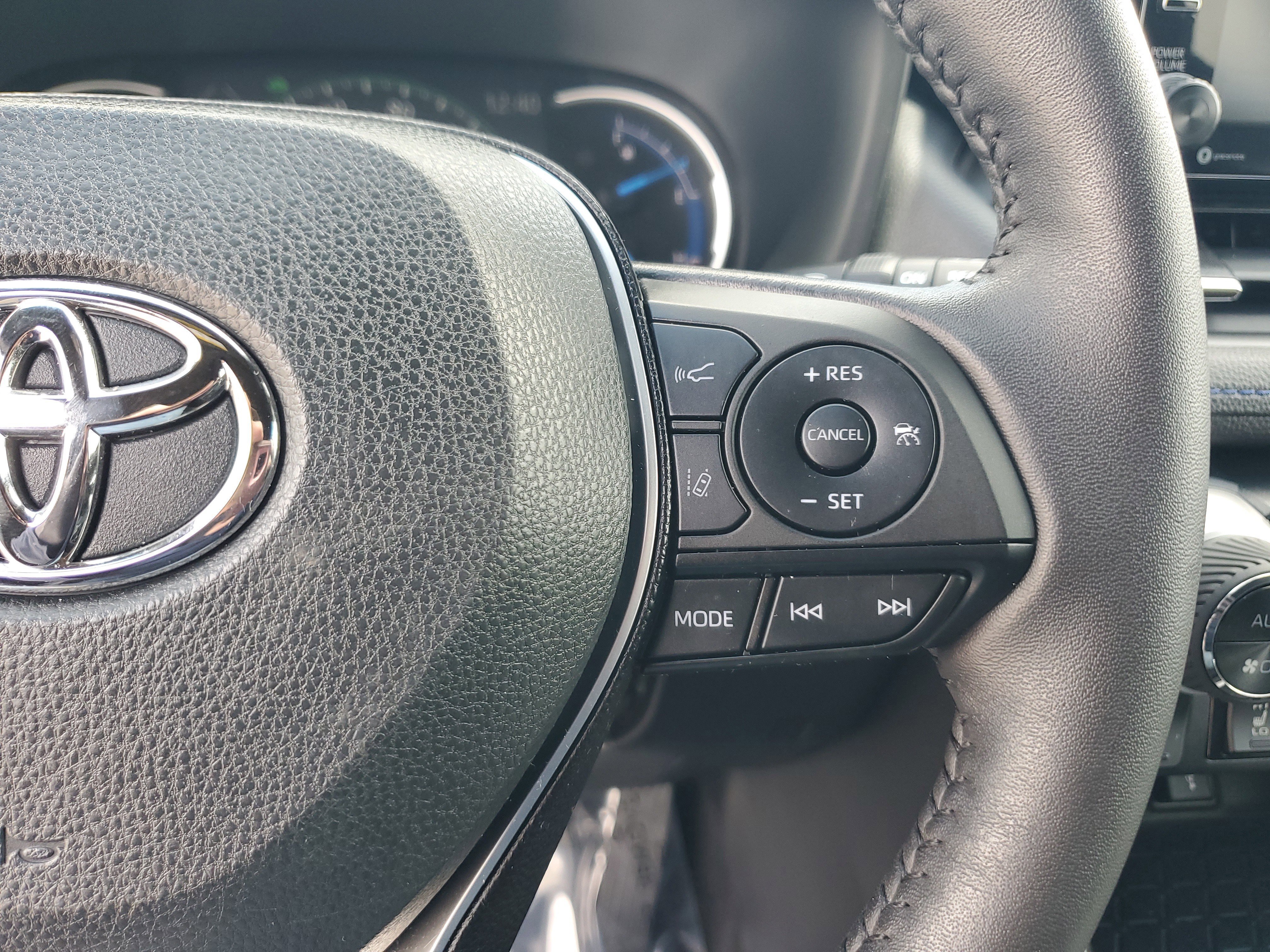 Used 2020 Toyota RAV4 XSE w/ XSE Grade Weather Package AWD/4WD image 23