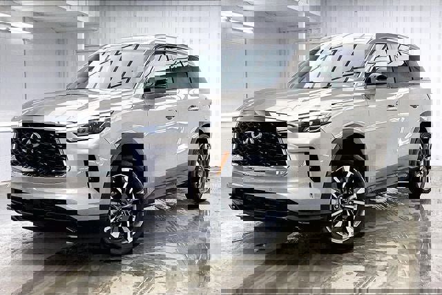Certified 2025 INFINITI QX60 Luxe image 2