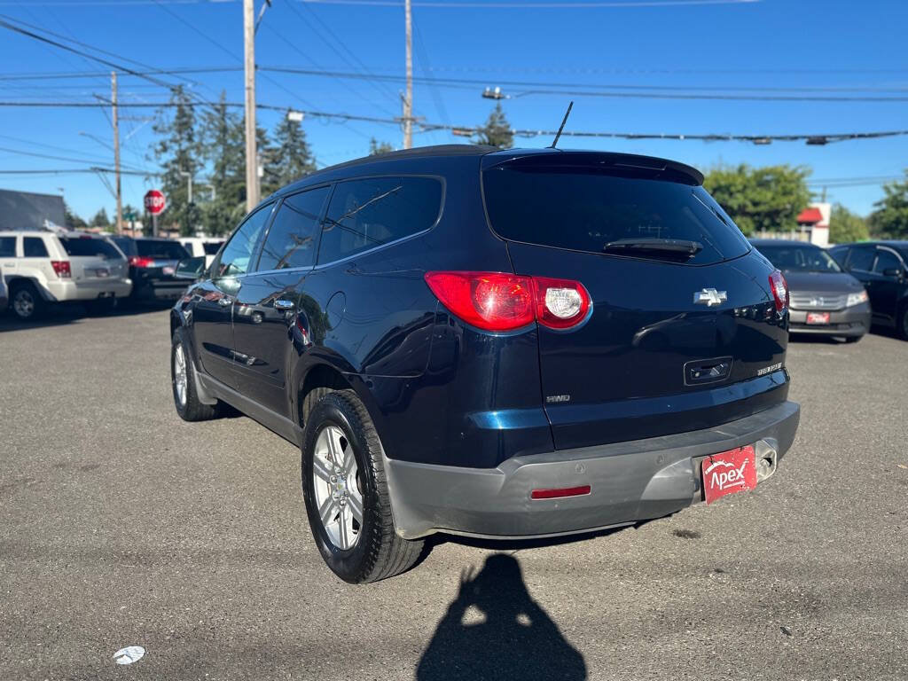 Used 2011 Chevrolet Traverse LT w/ LPO, 'HIT The Road' Package AWD/4WD image 9