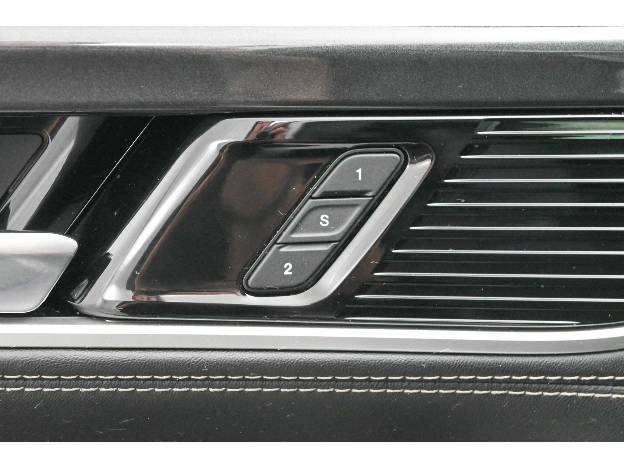 Used 2022 Jeep Wagoneer Series I w/ Premium Group I AWD/4WD image 33