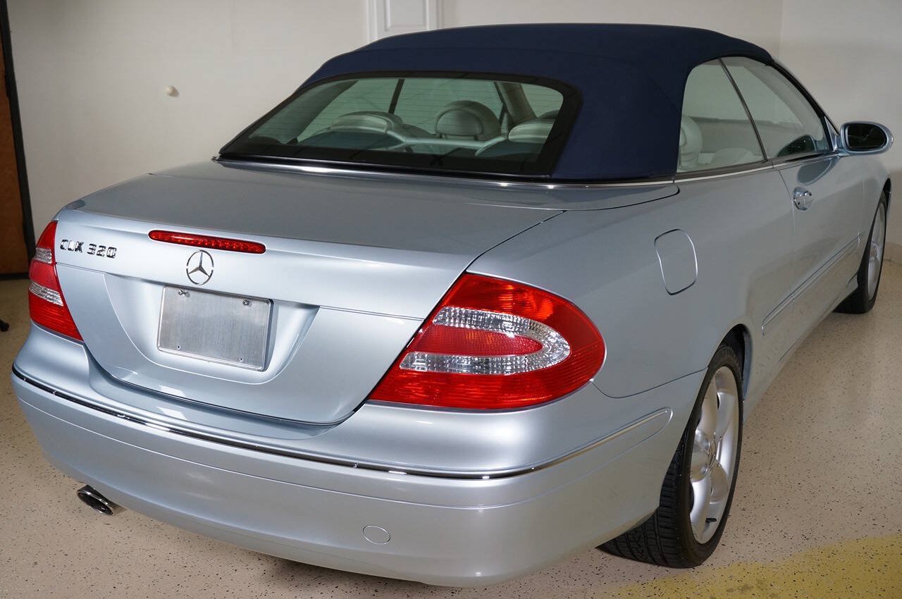 Used 2005 Mercedes-Benz CLK 320 Cabriolet image 22