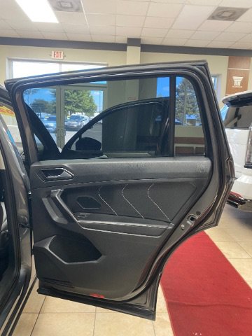 Used 2023 Volkswagen Tiguan SE FWD image 12