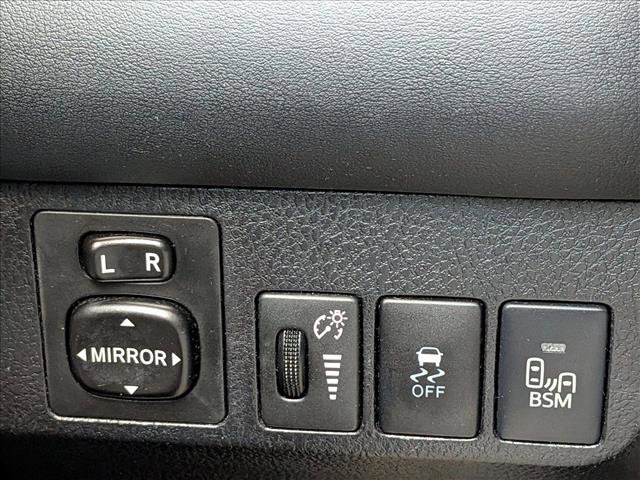 Used 2015 Toyota RAV4 Limited w/ Technology Package AWD/4WD image 11