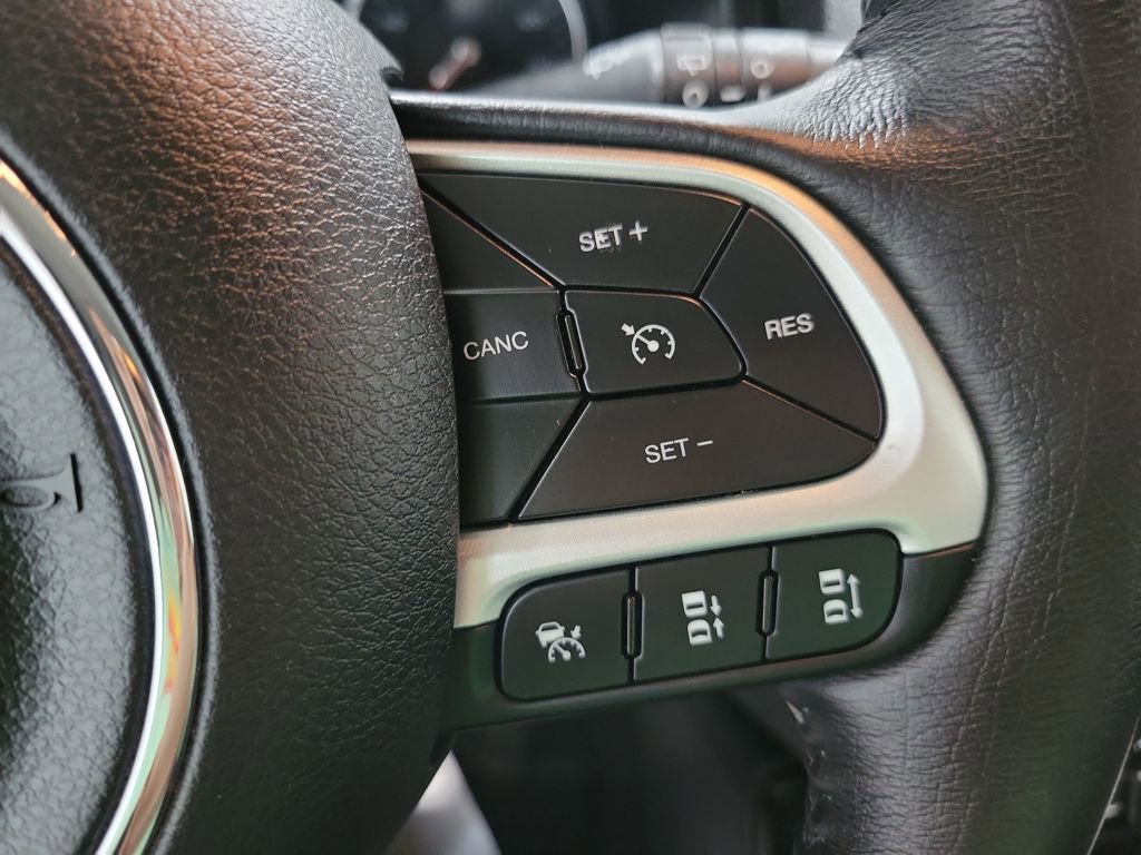 Used 2023 Jeep Renegade Limited image 39