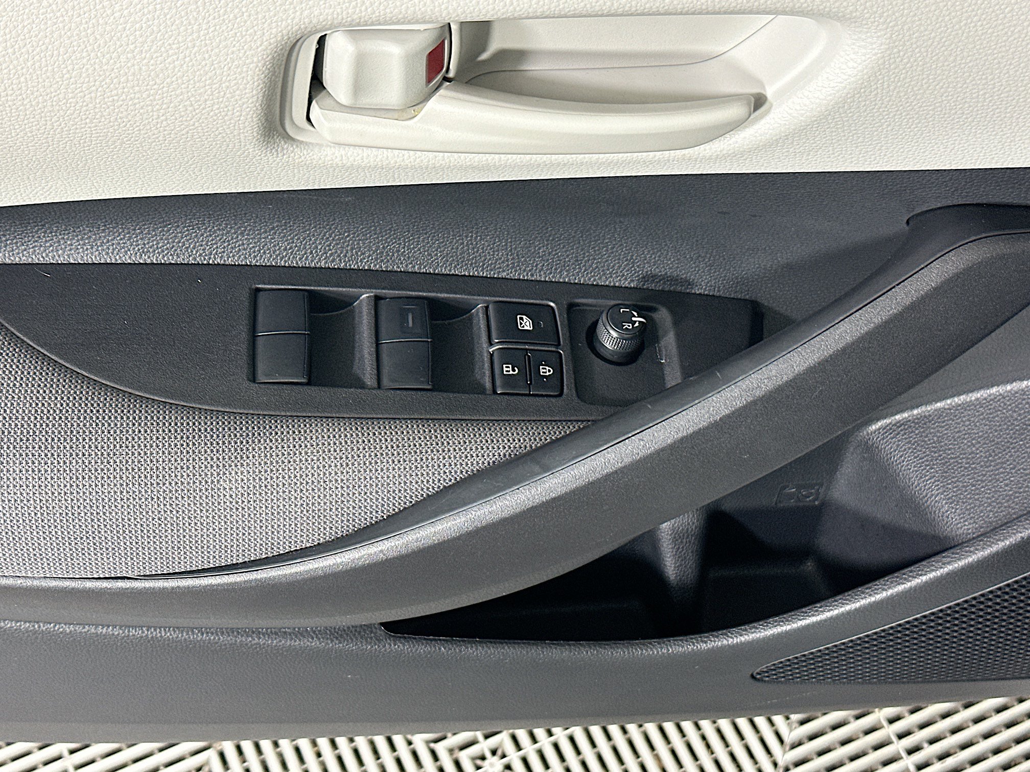 Certified 2025 Toyota Corolla LE FWD image 14