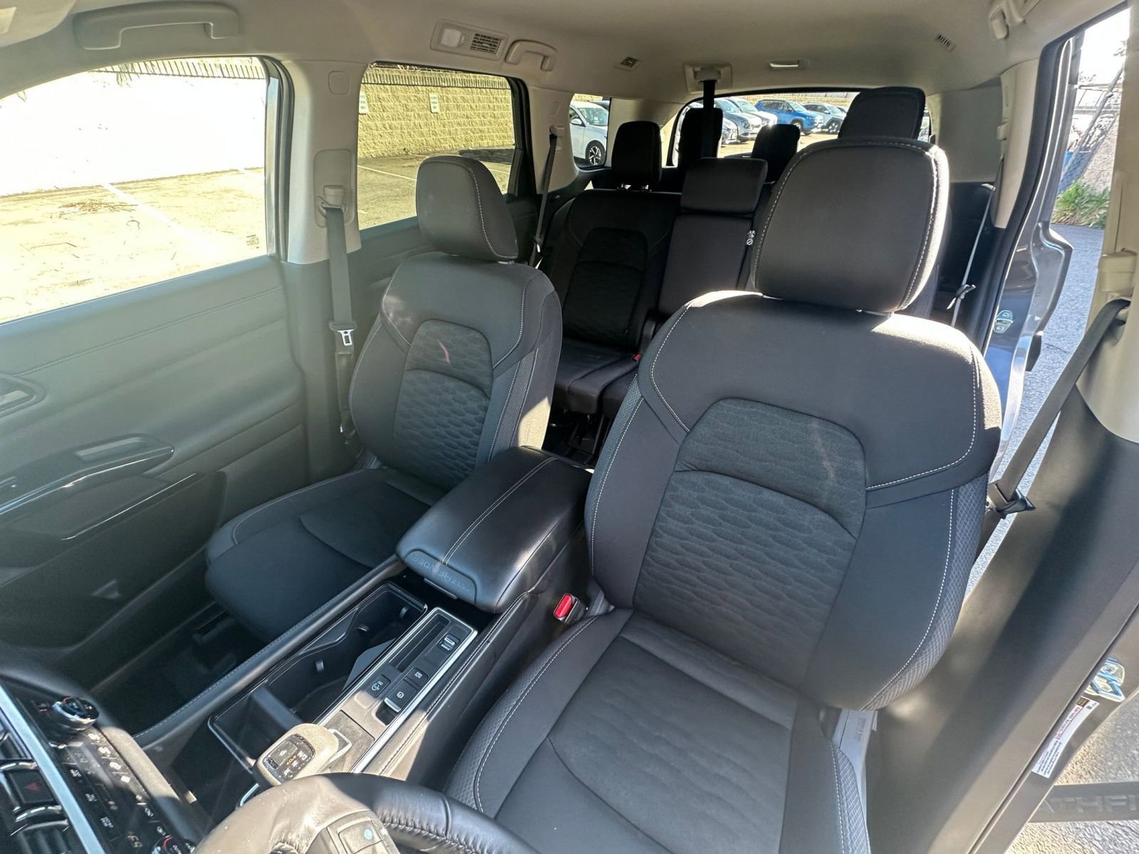 Used 2025 Nissan Pathfinder SV image 39