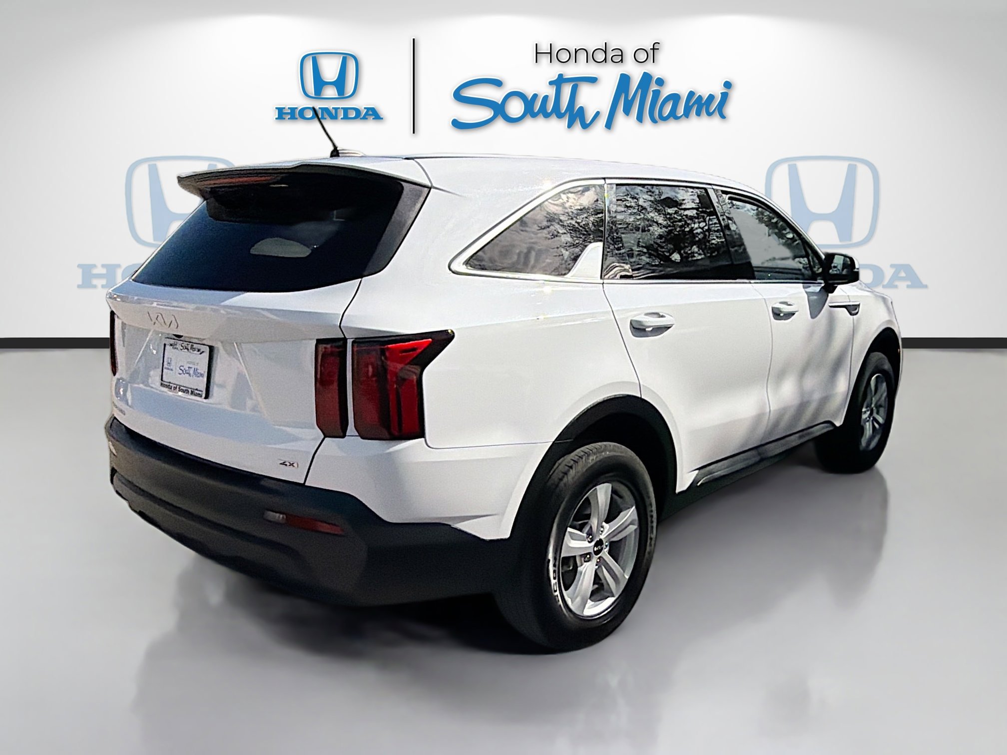 Used 2023 Kia Sorento LX image 7