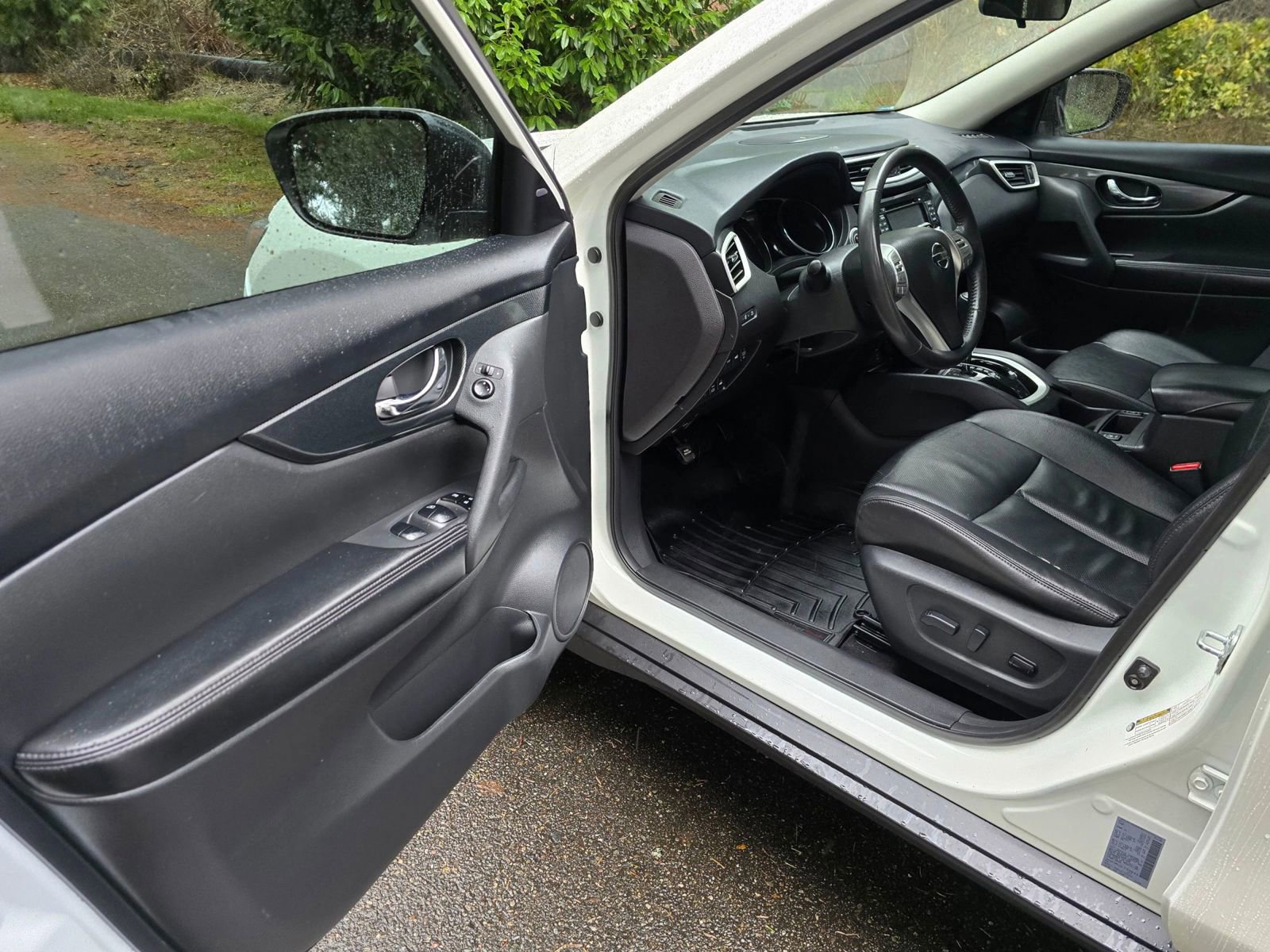 Used 2016 Nissan Rogue SL w/ SL Premium Package image 17