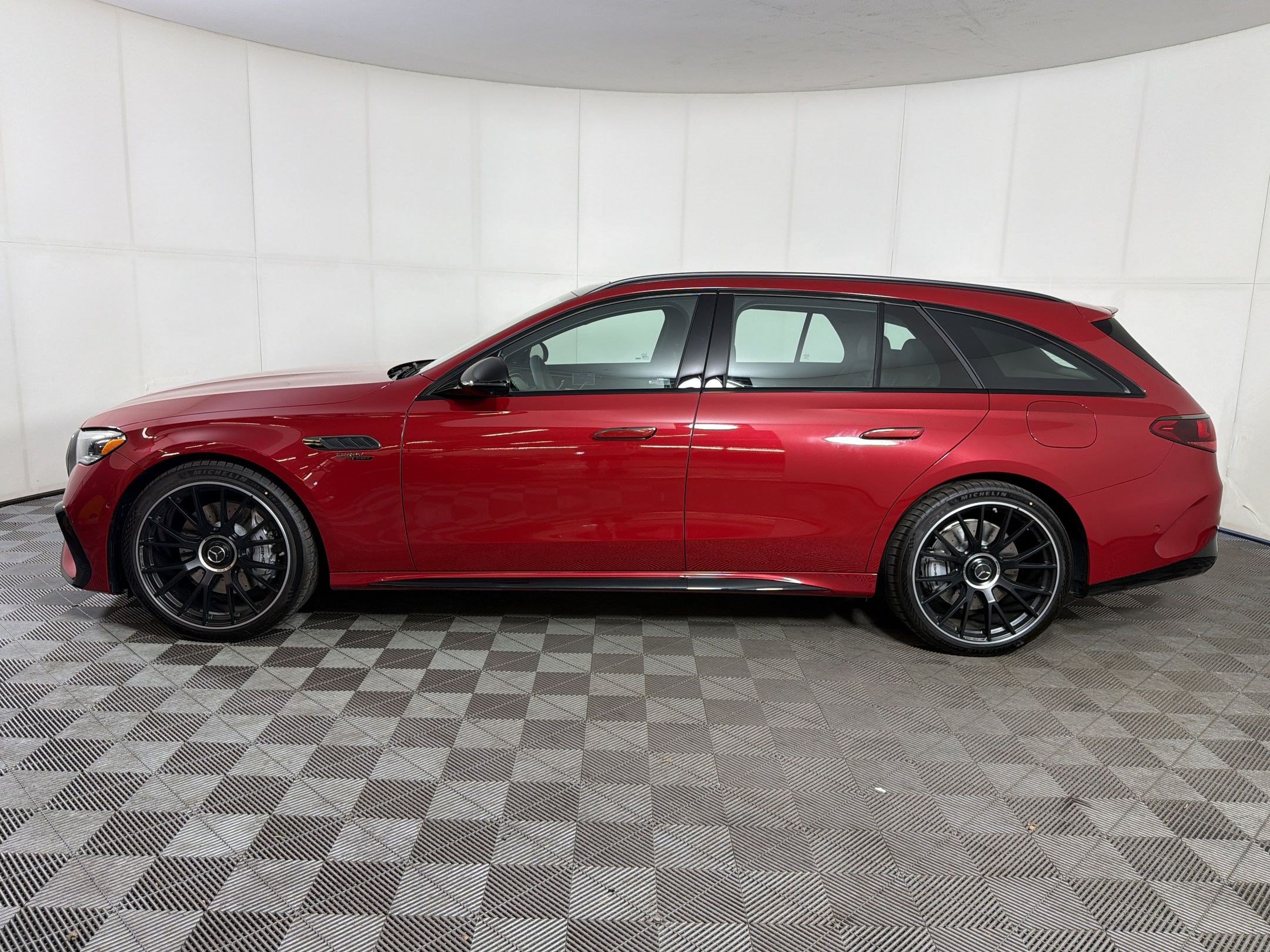 New 2026 Mercedes-Benz E 53 AMG e 4MATIC Wagon image 2