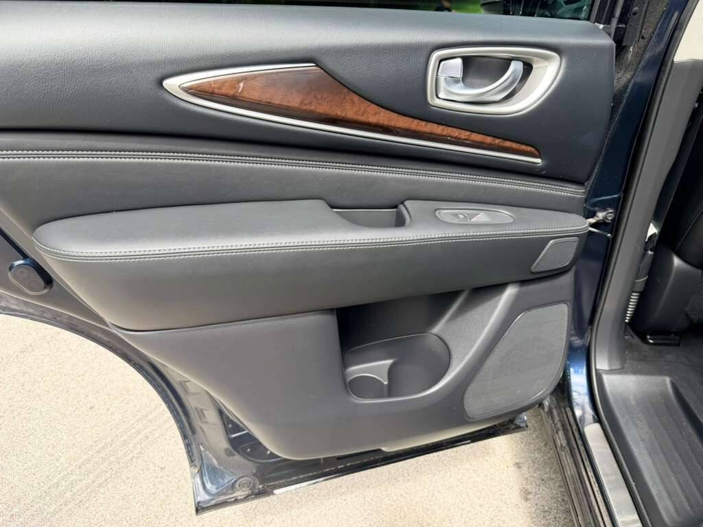 Used 2016 INFINITI QX60 Luxe w/ Deluxe Technology Package AWD/4WD image 15