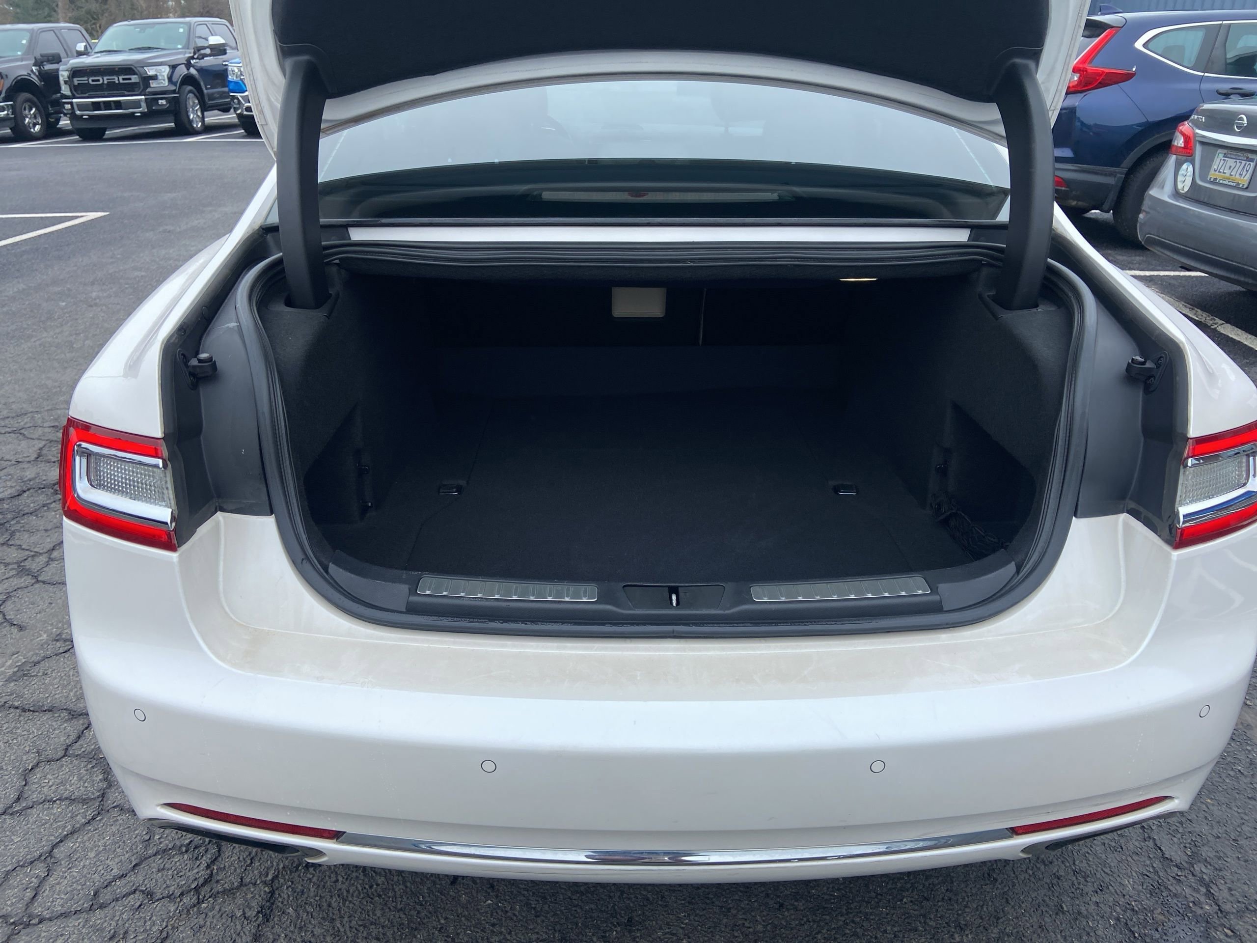 Used 2017 Lincoln Continental Select w/ Continental Climate Package image 18