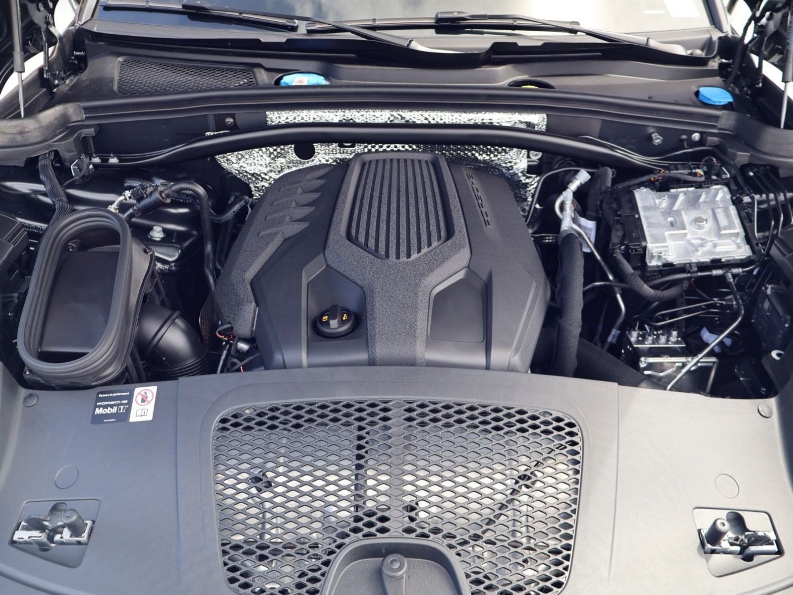 New 2026 Porsche Macan Turbo AWD/4WD image 26
