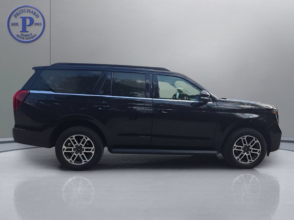 Used 2025 Ford Expedition Active AWD/4WD image 8