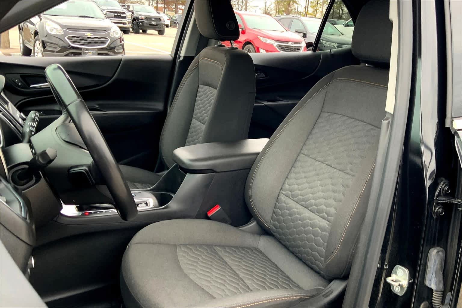 Used 2019 Chevrolet Equinox LT w/ Driver Convenience Package FWD image 7