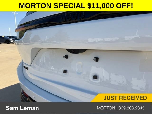 New 2025 Jeep Grand Cherokee Limited w/ Black Appearance Package image 8