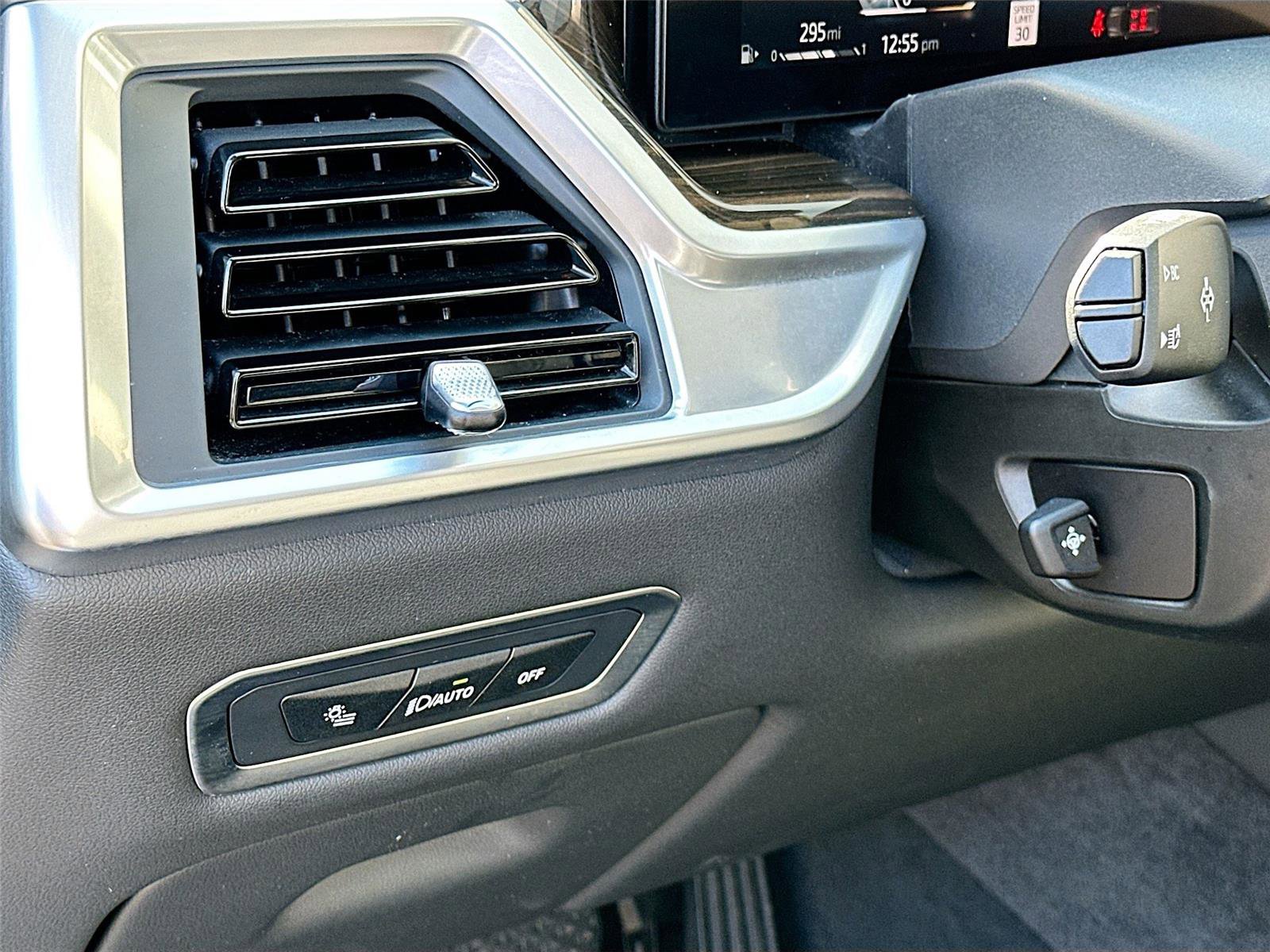 Certified 2024 BMW X7 xDrive40i w/ Premium Package image 10