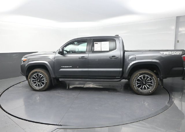 Used 2020 Toyota Tacoma TRD Sport w/ TRD Premium Sport Package AWD/4WD image 7