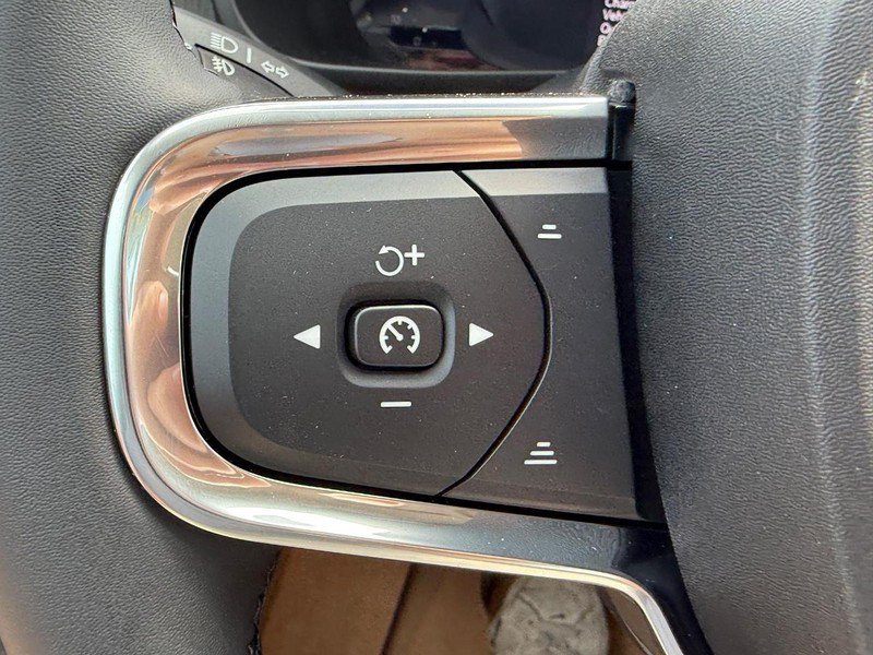 New 2026 Volvo XC40 B5 Plus w/ Protection Package Premier AWD/4WD image 11