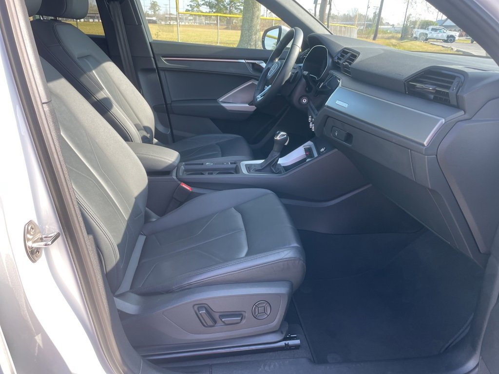 Used 2025 Audi Q3 2.0T Premium image 16