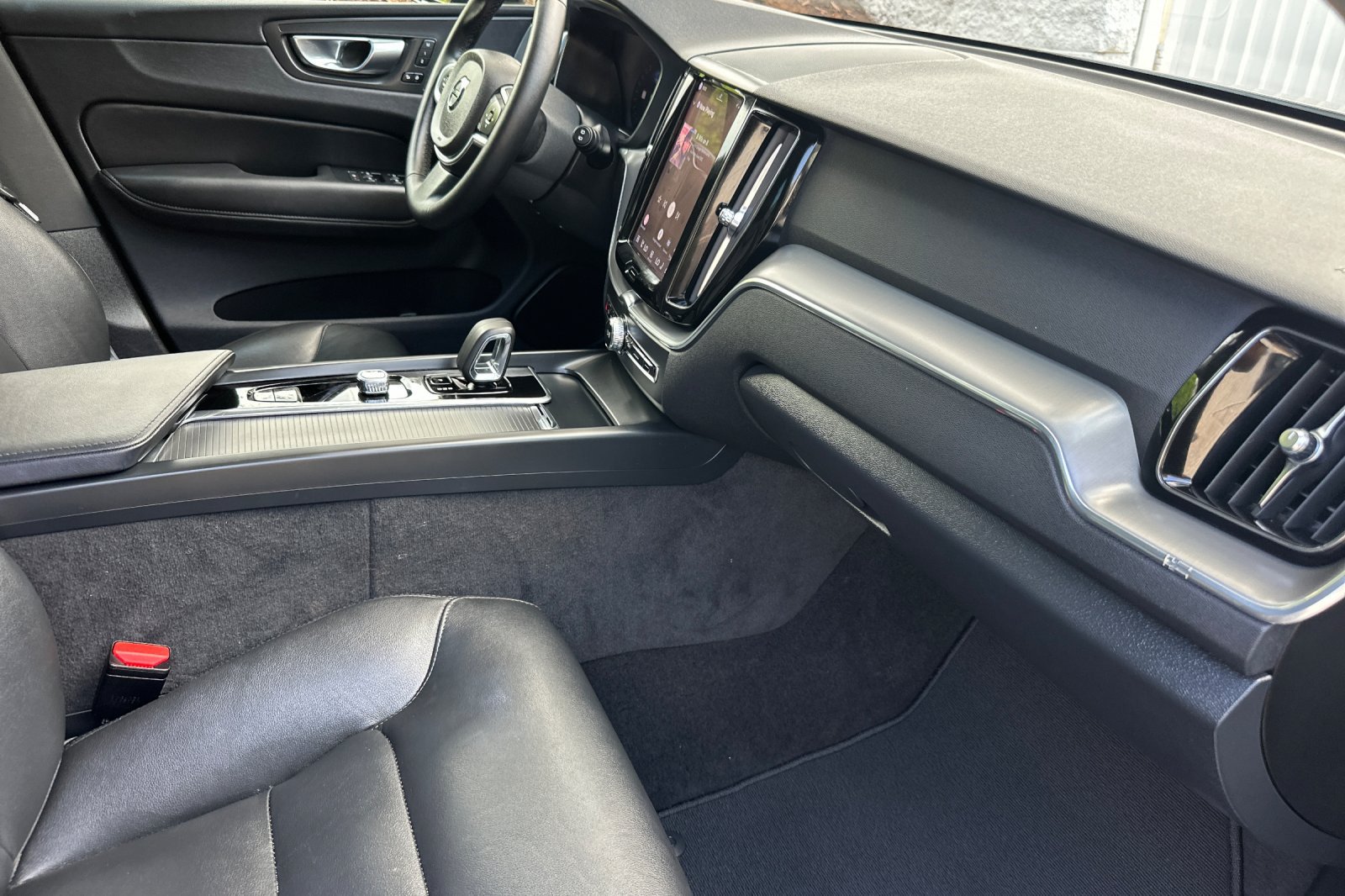Certified 2025 Volvo XC60 B5 Core AWD/4WD image 19